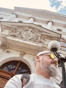 Schriftzug „Kreisgericht“ an der Fassade des Landesgerichts Wiener Neustadt